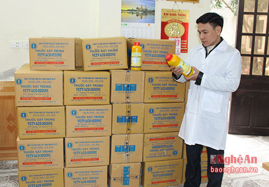 Trạm chăn nuôi thú y huyện Nghi Lộc chuẩn bị trên 750 lít thuốc sát trùng Iodine cho tháng hành động tiêu độc khử trùng.