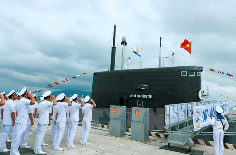Với các tàu ngầm Kilo, sức mạnh của Hải quân Nhân dân Việt Nam sẽ được cải thiện đáng kể, cho phép thực hiện các chiến dịch trên biển cách bờ 500-600km. Nguồn ảnh: Vietnamplus
