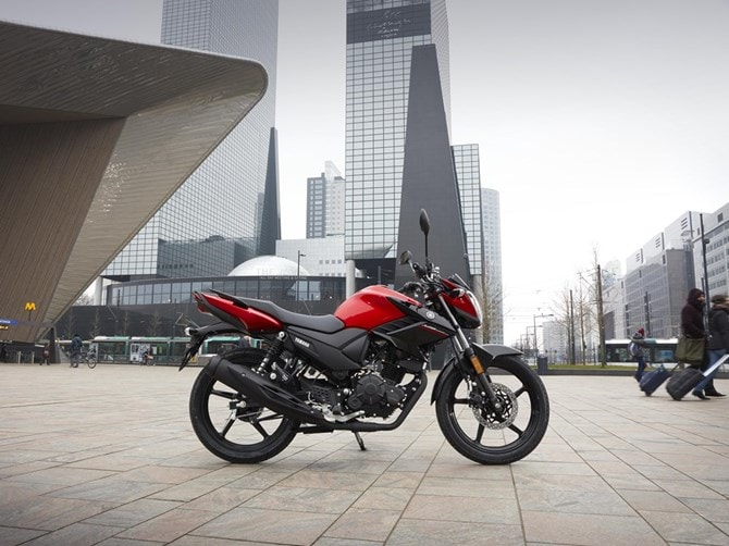 Yamaha YS125, xe côn tay cho người mới.