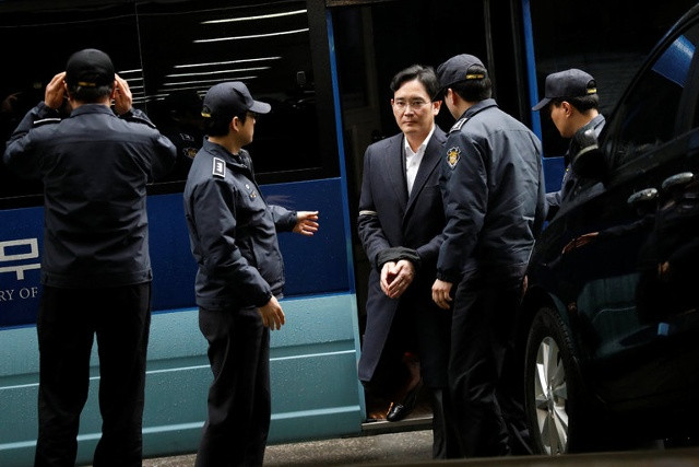 Phó Chủ tịch Samsung Lee Jae-yong bị truy tố tội hối lộ. Ảnh Reuters 