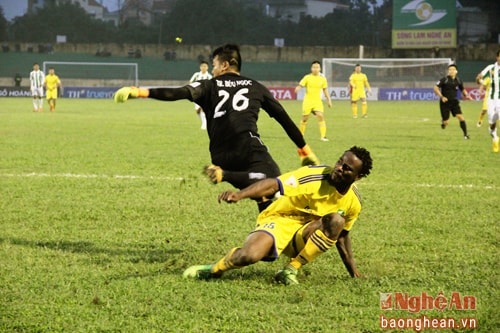 Trong khi người đồng đội Henry liên tục lập công...