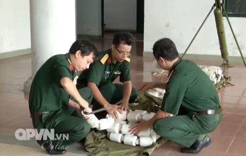 Vu khi Viet Nam xe nat vat can dich