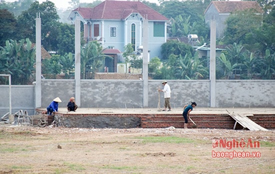Xã Thanh Lương, huyện Thanh Chương đang hoàn thiện công trình sân vận động xã, phấn đấu về đích NTM vào cuối năm 2016