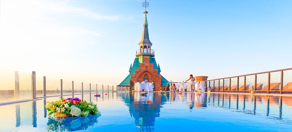 10 bể bơi đẹp nhất thế giới hình ảnh 3 Từ bể bơi của khách sạn Hilton Molino Stucky (Venice, Italy) bạn sẽ có được tầm nhìn toàn cảnh tuyệt đẹp của thành phố. Ảnh: Molinostuckyhilton.