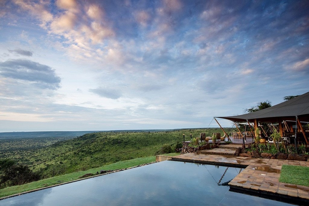 10 bể bơi đẹp nhất thế giới hình ảnh 6 Hồ bơi khách sạn Tented Camp Loisaba nằm trên đỉnh cao nguyên Laikipia thuộc khu bảo tồn động vật hoang dã Loisaba, miền bắc Kenya. Từ hồ bơi bạn có thể quan sát được toàn cảnh môi trường sống của rất nhiều loài động vật hoang dã và quý hiếm như voi, tê giác, sư tử, linh dương... Ảnh: Artofsafari.