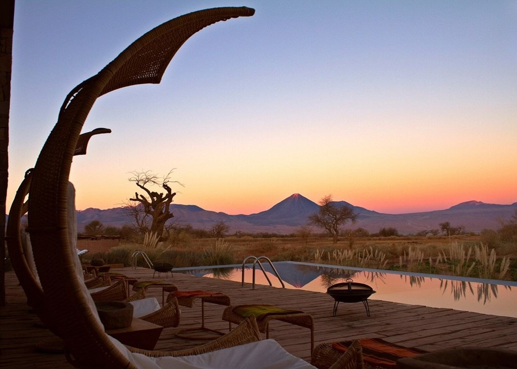 10 bể bơi đẹp nhất thế giới hình ảnh 8 Hồ bơi tại Tierra Atacama Hotel & Spa nằm trong hoang mạc Atacama, phía bắc Chile. Còn gì thú vị hơn khi được thoải mái bơi lội tại một trong những nơi khô cằn nhất trên trái đất. Ảnh: Audleytravel.