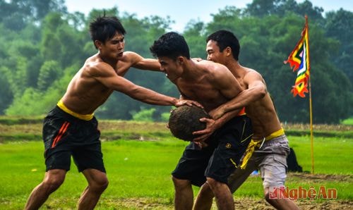 Vật cù ở Lễ hội Đền Bạch Mã (xã Võ Liệt, Thanh Chương). Ảnh: Cao Đông