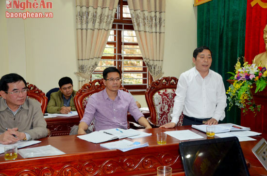 Đồng chí Phan Văn Giáp- Phó Bí thư Thường trực Huyện ủy Tân Kỳ thống nhất cao chủ trương ký kết nội dung phối hợp xuyên suốt với Báo Nghệ An trong năm 2017
