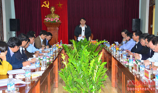 Bí thư Tỉnh uỷ Nguyễn Đắc Vinh chủ trì cuộc làm việc.