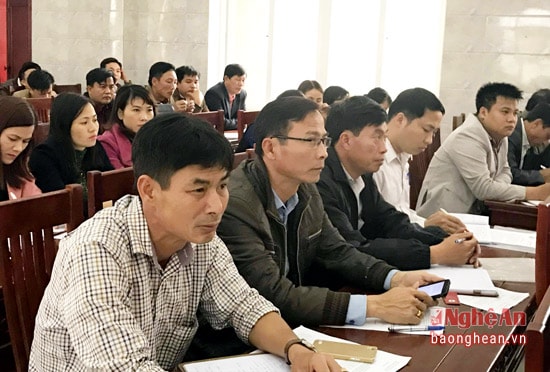 Các đại  biểu tham dự buổi quán triệt.