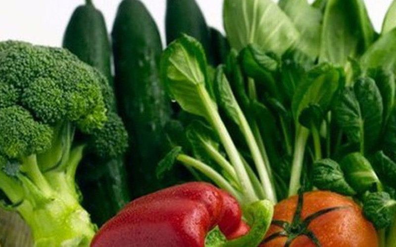 Rau xanh cũng như các loại củ quả cung cấp nhiều vitamin cần thiết cho sự phát triển của cơ thể.