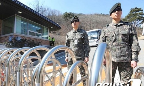 Ngày 27/2, Tập đoàn Lotte (lớn thứ 5 Hàn Quốc) đã chính thức ký với phía quân đội một hợp đồng đổi đất, cho phép quân đội sử dụng đất của sân golf Seongju của họ ở tỉnh Gyeongsang làm địa điểm để đặt Hệ thống THAAD. 
