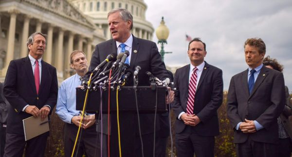 Nghị sĩ Cộng hòa Mark Meadows, Chủ tịch nhóm Freedom Caucus - nhóm vận động phản đối ACA trong buổi họp báo ngày 7/3. Ảnh: Reuters