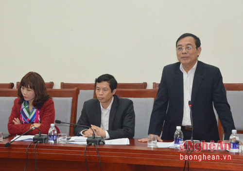 Đồng chí Nguyễn Văn Huy- Chủ tịch Ủy ban MTTQ tỉnh cho ý kiến về công tác vận động nguồn lực giúp đỡ người nghèo. Ảnh: Lương Mai.