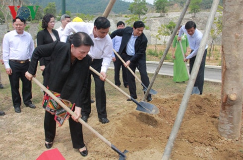 dung de ba con kho so sau khi hien dat cho thuy dien hinh 3