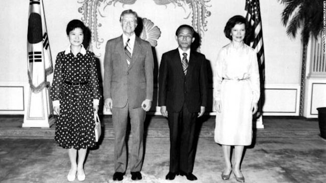 Park được xem như Đệ nhất phu nhân của Hàn Quốc sau khi mẹ bà qua đời năm 1974. Ảnh: Đảng Saenuri.