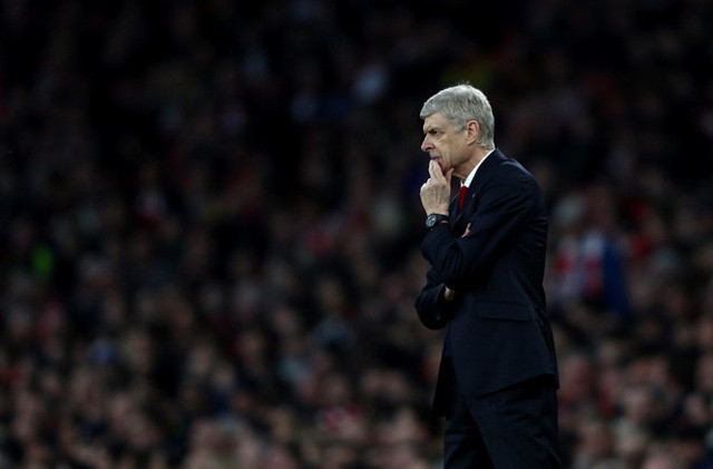 HLV Wenger đang chịu áp lực lớn vì thành tích kém cỏi của Arsenal