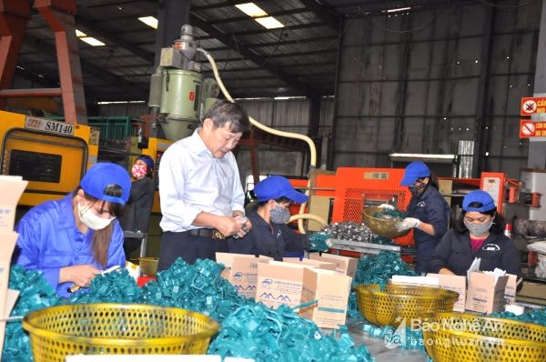 Ke chống bão Định Nhàn - một trong những hàng hóa bị làm nhái trên thị trường.