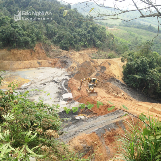 Toàn cảnh khu vực đập chứa bùn thải bị vỡ trong ngày 14/3 - Ảnh : Nguyễn Lực.