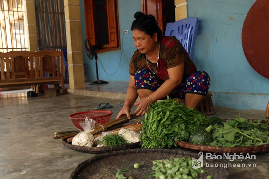 Những khi có khách quý hay gia đình có việc hệ trọng, người Khơ Mú Nghệ An lại chuẩn bị các món ăn quý như ù rù, cá hông để làm thực phẩm.