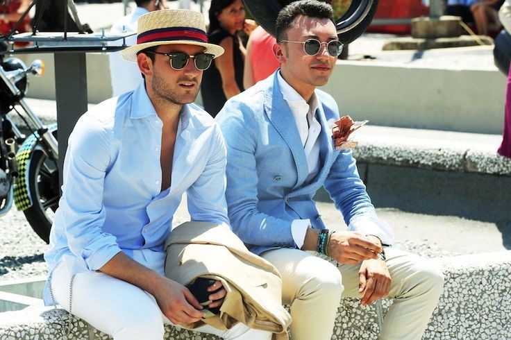 Nón cói và kính râm là những món phụ kiện hoàn hảo cho đàn ông trong mùa nóng.
