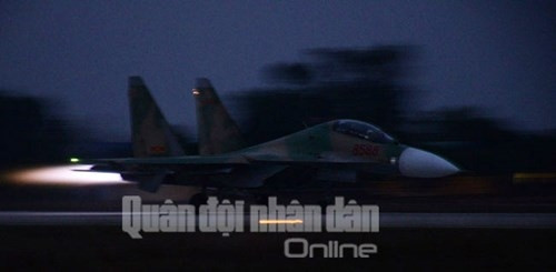 Như vậy, kế hoạch xây dựng và trang bị 3 trung đoàn tiêm kích Su-30MK2 hiện đại của Quân chủng Phòng không - Không quân đã hoàn tất vào cuối năm 2016. Đơn vị được nhận máy bay mới là Trung đoàn không quân 927 - Đoàn không quân Lam Sơn thuộc Sư đoàn không quân 371.