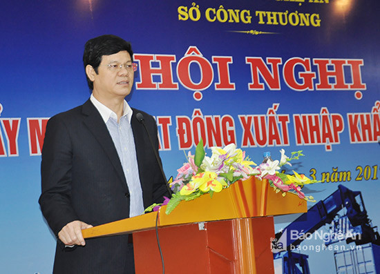 Phó chủ tịch UBND tỉnh Lê Xuân Đại phát biểu tại hội nghị. Ảnh: Thu Huyền