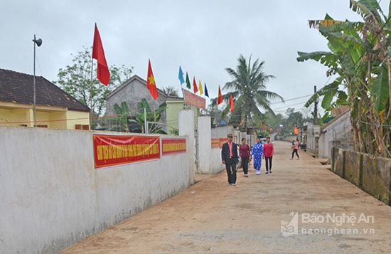 Hệ thống giao thông nông thôn và nhà văn hóa thôn, xóm của xã Lạc Sơn (Đô Lương) đạt chuẩn. Ảnh: Lương Mai