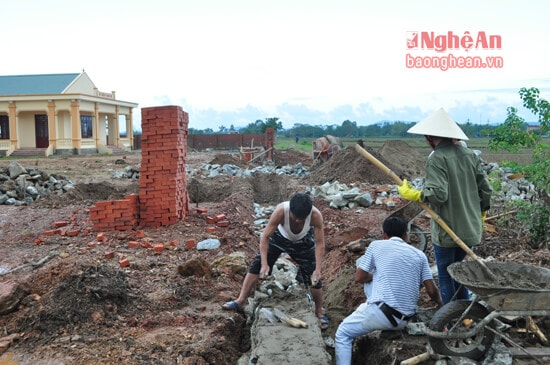 Đầu tư, hoàn thiện công trình trung tâm hành chính xã Hưng Phú