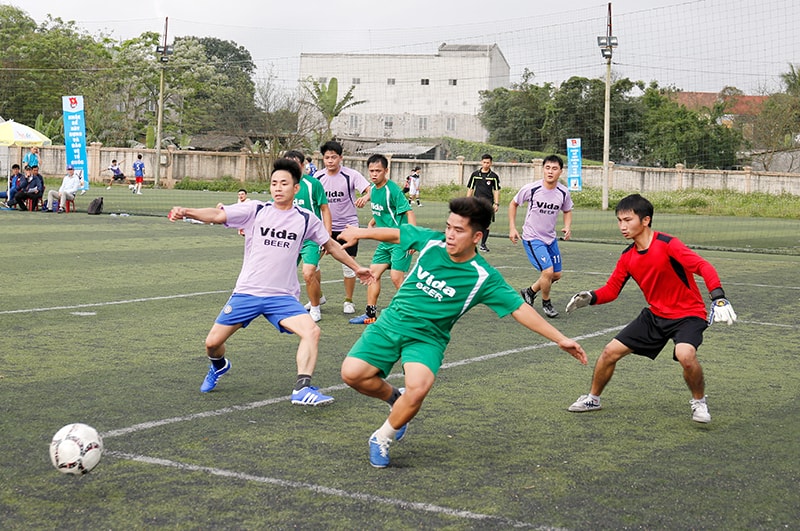 Trận chung kết diễn ra hết sức hấp dẫn  giứa hai đội Lực lượng TNXP và đội Khối cơ quan LLVT