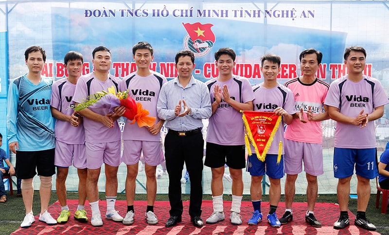 BTC trao giải nhì cho đội Khối cơ quan LLVT