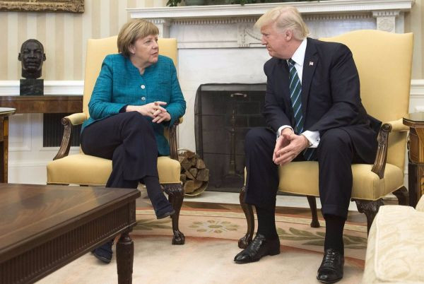 Thủ tướng Đức Angela Merkel (trái) và Tổng thống Mỹ Donald Trump tại phòng Bầu dục hôm 17/3.Nguồn: AFP, Getty