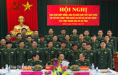  Lãnh đạo BĐBP 3 tỉnh ký hiệp đồng bảo vệ biên giới tiếp giáp năm 2017. Ảnh: Hùng Phong