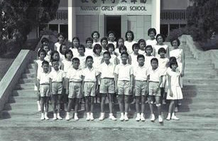 Lý Hiển Long và các bạn trong lễ tốt nghiệp lớp 6 năm 1963. Thủ tướng Singapore sinh ngày 10/2/1952.