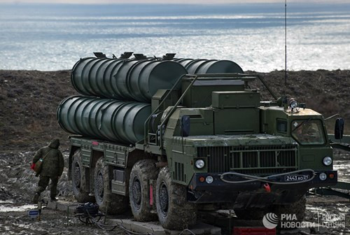 Ba sư đoàn được báo động đồng loạt và một phần được triển khai tới Crimea cùng với vũ khí và trang thiết bị khác.
