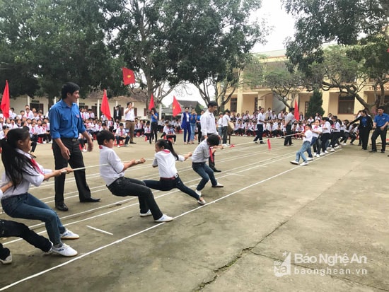 Trò chơi kéo co tại ngày hội. Ảnh: Minh Thái