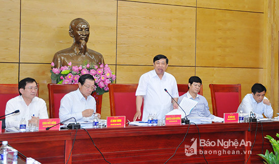 Đồng chí chủ tịch UBND tỉnh Nguyễn  Xuân Đường chủ trì cuộc họp. Ảnh: Thu Huyền