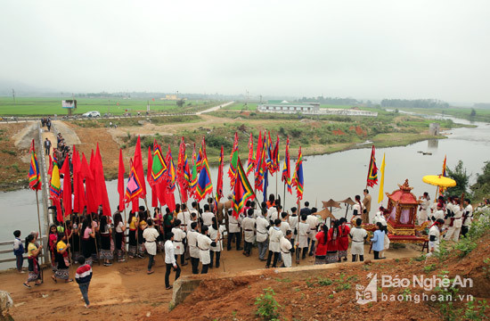 Lễ hội đền Chín Gian của đồng báo Thái ở  huyện Quế Phong. Ảnh Hồ Phương.