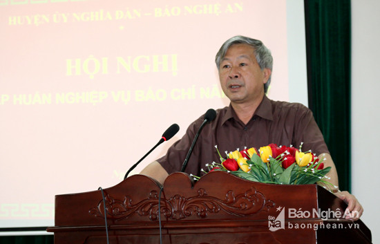 Đồng chí Vi Văn Định, Ủy viên BCH Đảng bộ tỉnh, Bí thư Huyện ủy Nghĩa Đàn phát biểu tại Hội nghị.