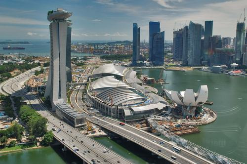 Mạng lưới kênh đào và cống rãnh được hình thành rộng khắp tại Singapore.