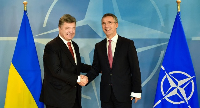 Tổng thống Ukraine và Tổng Thư ký NATO. Ảnh: Sputnik.