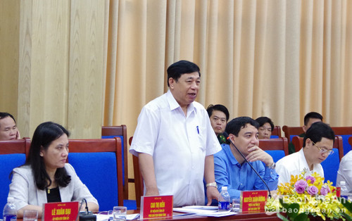 Đồng chí Nguyễn Xuân Đường, Chủ tịch UBND tỉnh phát biểu tại buổi làm việc. Ảnh: Hoàng Anh