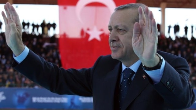 Tổng thống Thổ Nhĩ Kỳ Recep Tayip Erdogan tuyên bố sẽ xem xét lại quan hệ với châu Âu sau những tranh cãi vừa qua. Ảnh: WSJ