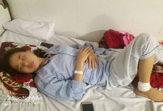 Chị P. đang được điều trị tích cực tại bệnh viện 115 Nghệ An. Ảnh: Tân Kỳ