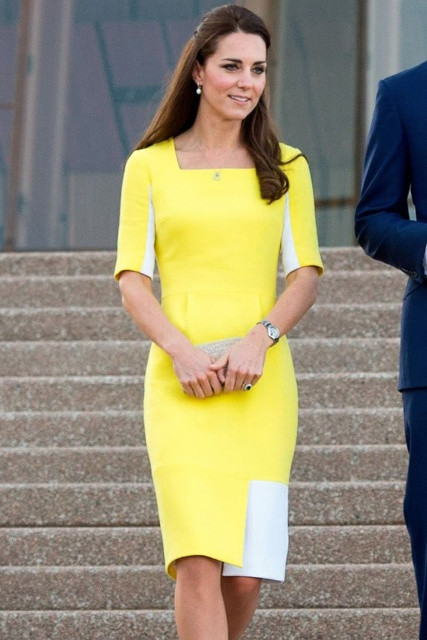 Công nương Kate Middleton nổi bật nhưng không hề chói lóa với chiếc đầm vàng nền nã.