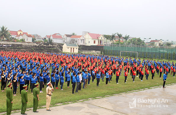 Toàn cảnh lễ kỷ niệm ngày thành lập Đoàn TNCS Hồ Chí Minh tại Quỳnh Lưu. Ảnh: Thanh Toàn.