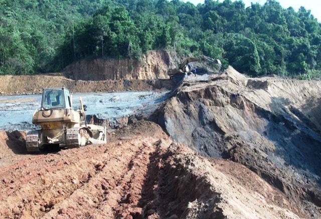  Hiện trường vỡ bể chứa quặng thiếc của xí nghiệp thiếc Suối Bắc, Quỳ Hợp, Nghệ An.