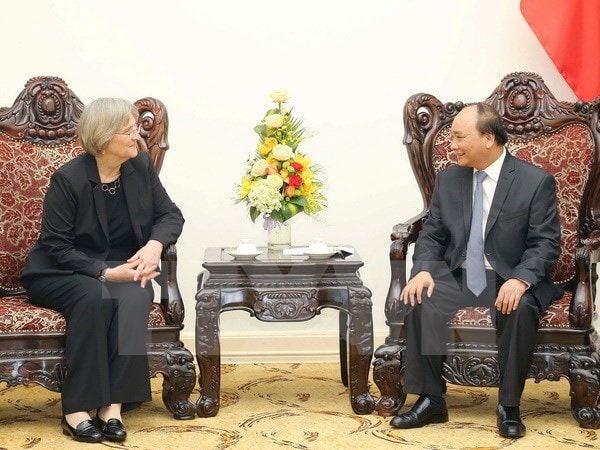 Thủ tướng Chính phủ Nguyễn Xuân Phúc tiếp bà Catharine Drew Gilpin Faust, Hiệu trưởng Đại học Harvard (Hoa Kỳ) đang thăm và làm việc tại Việt Nam. (Ảnh: Doãn Tấn/TTXVN)
