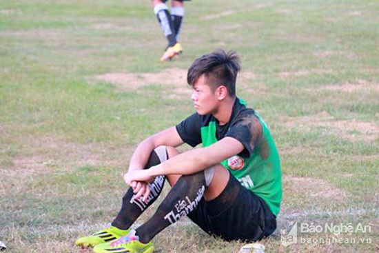 Thủ môn Dương Văn Cường - niềm hy vọng mới của bóng đá xứ Nghệ.  Ảnh: Trung Kiên