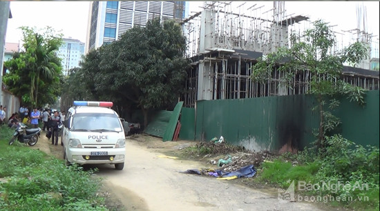 Hiện trường vụ nổ thùng phuy ở phường Hưng Dũng (TP. Vinh) khiến anh Vương Văn T. tử nạn hôm 19/3.  Ảnh: Đức Thắng